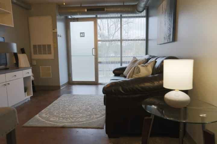 1 Bedroom Lakeside - Image 6