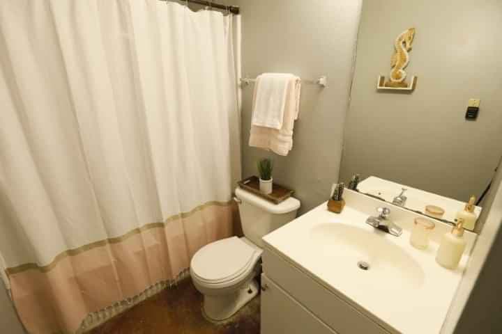 1 Bedroom Lakeside - Image 4