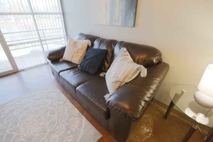 1 Bedroom Lakeside - Image 7