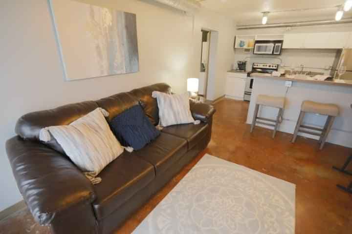 1 Bedroom Lakeside - Image 12