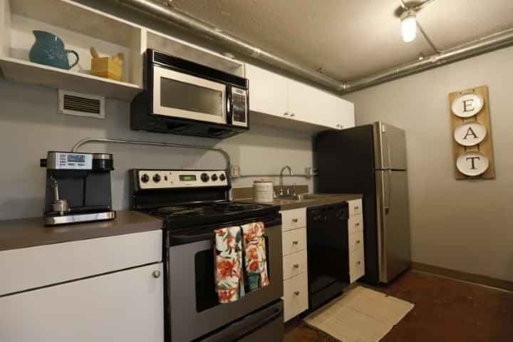 1 Bedroom Lakeside - Image 5