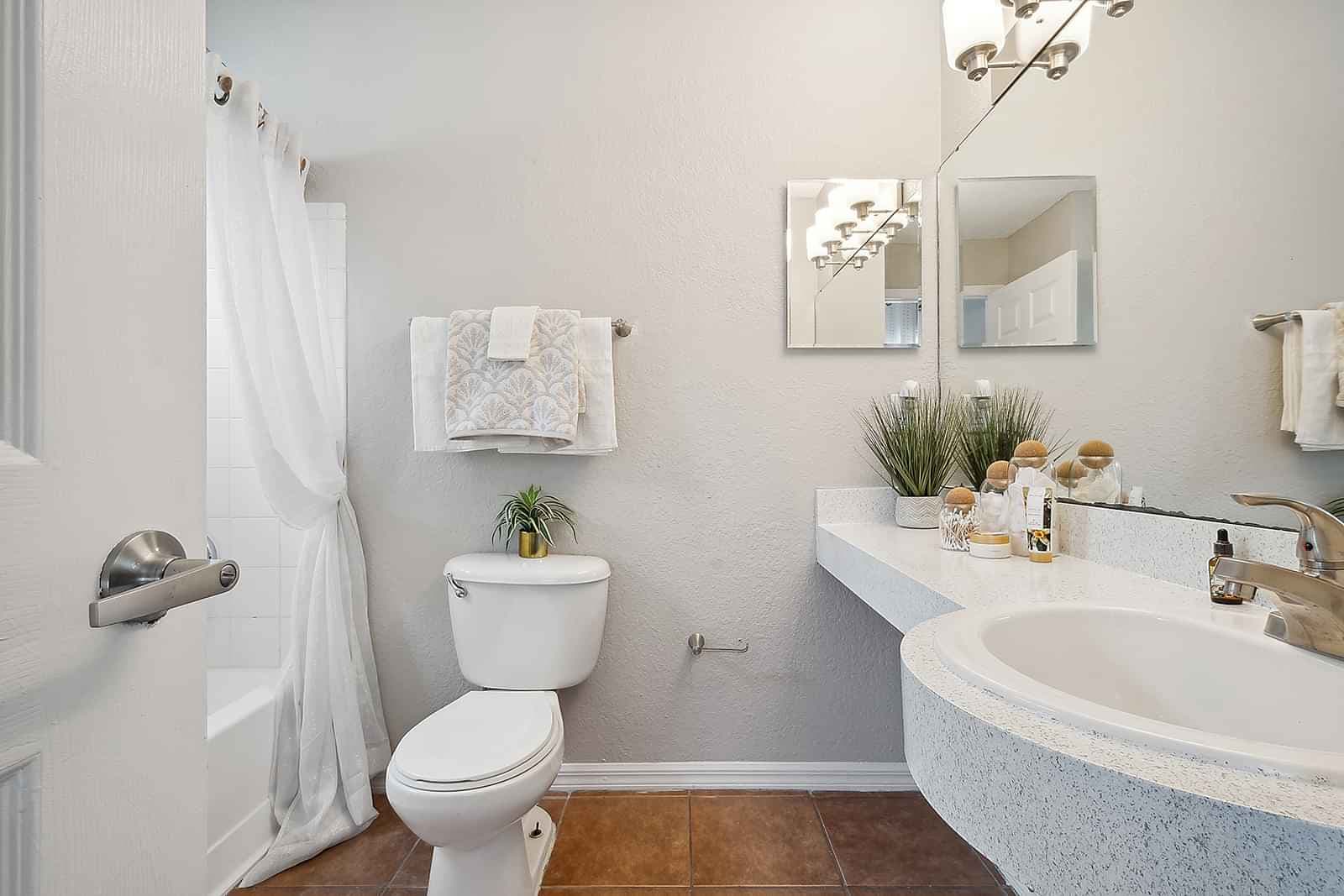 2 Bedroom 2 Bathroom - Image 6