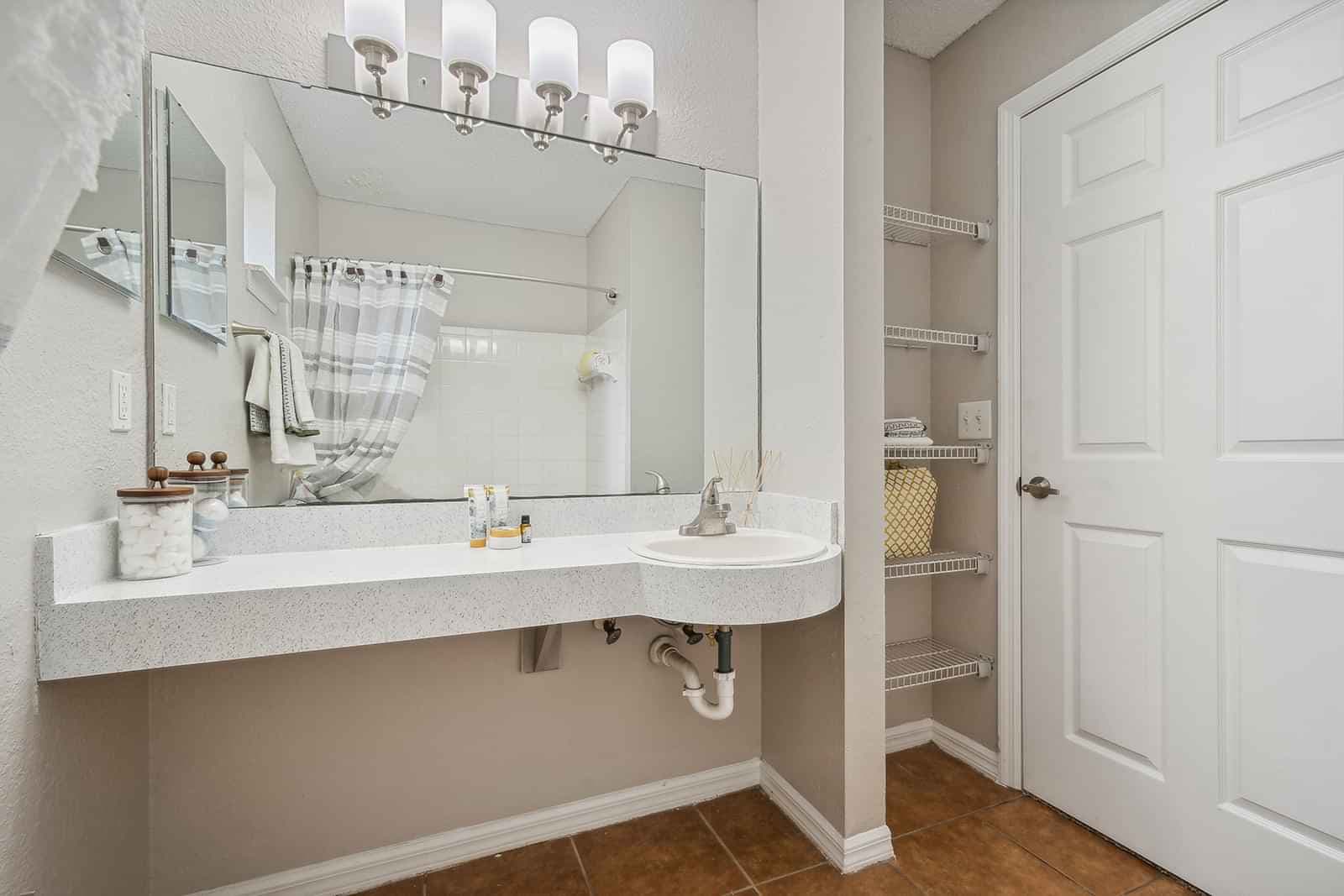 2 Bedroom 2 Bathroom - Image 7