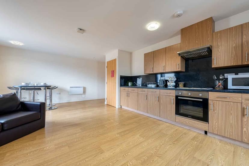 Silver Ensuite - Image 8