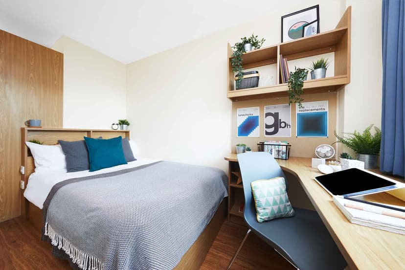 Gold Ensuite - Image 1