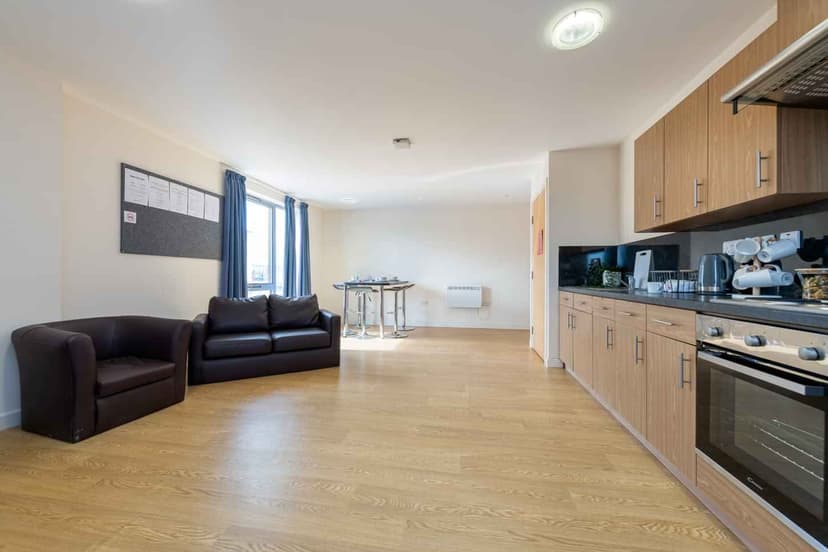 Gold Ensuite - Image 6