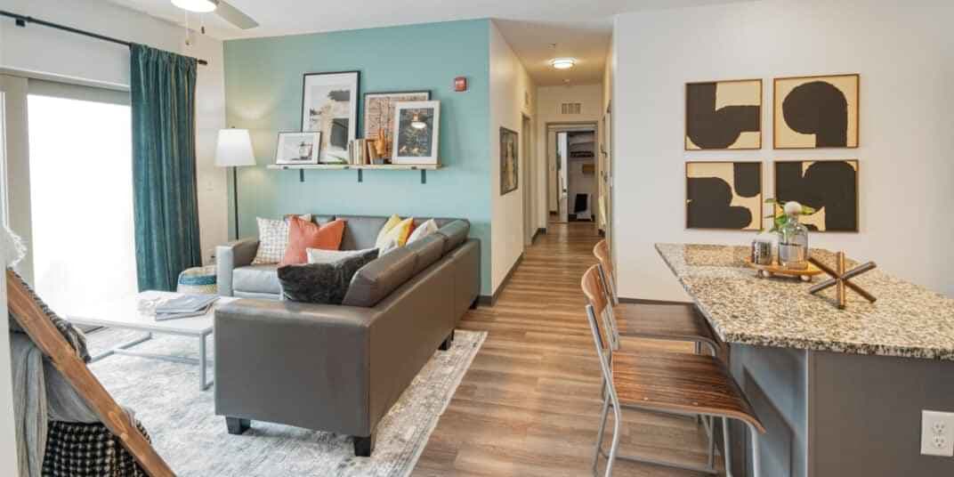 4 Bed 2 Bath - Image 3