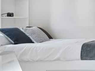 Corner Studio - Image 1