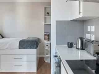 Corner Studio - Image 2