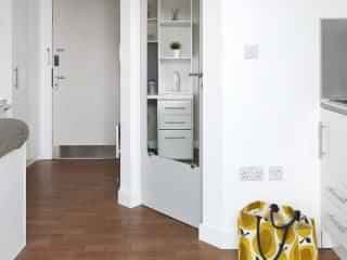 Penthouse Studio - Image 5