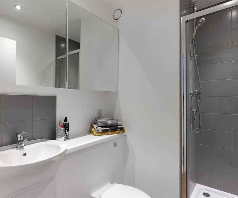 Penthouse Studio - Image 2