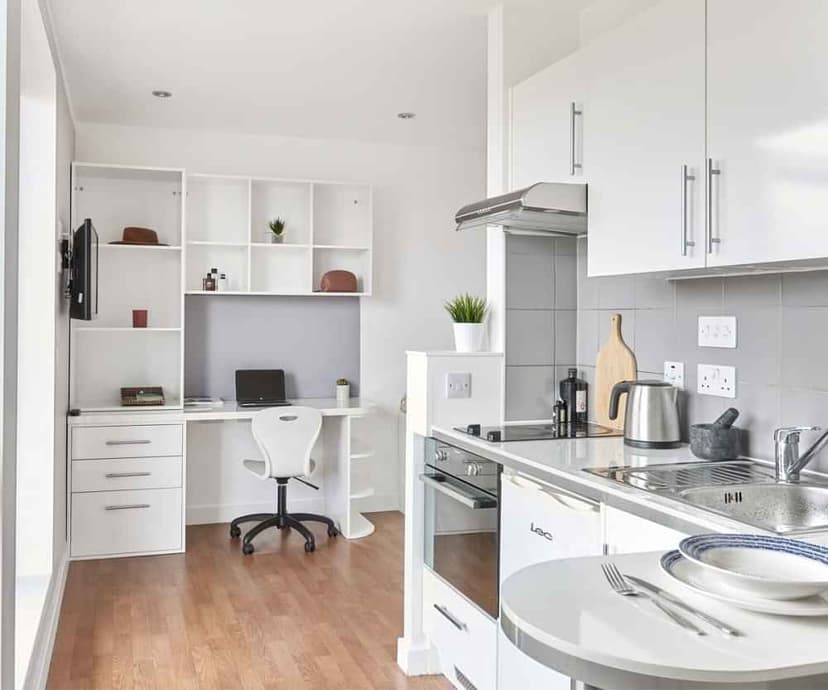 Penthouse Studio - Image 3