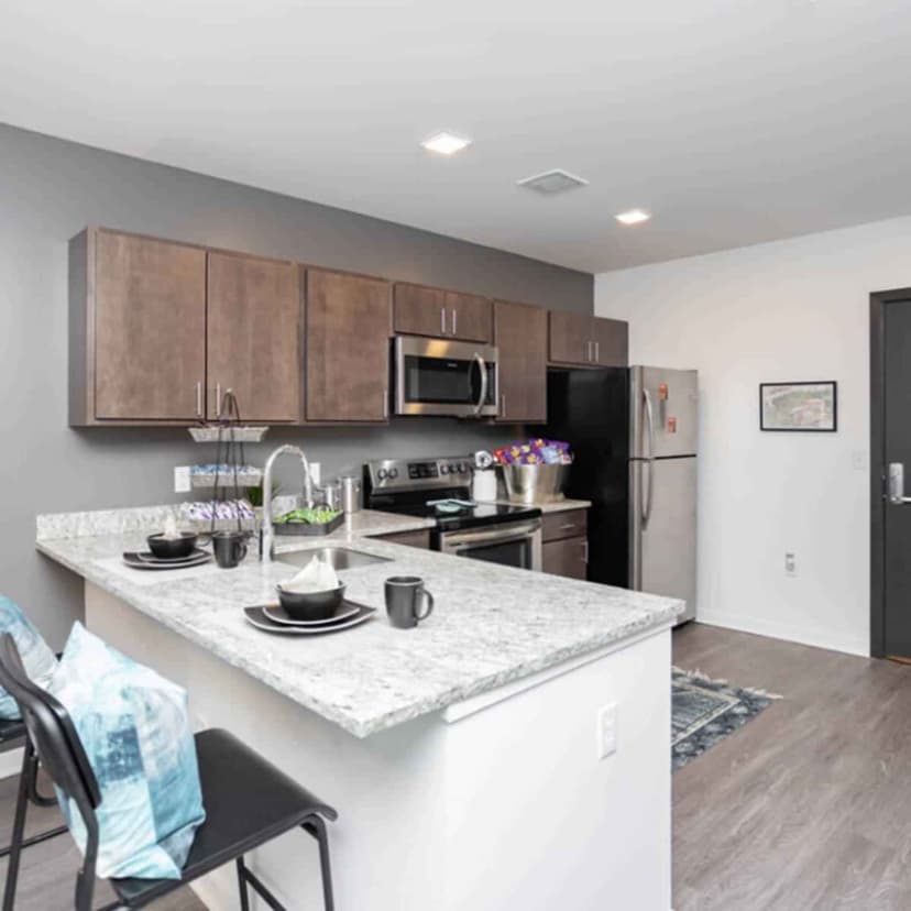 2 Bedroom, 2 Bathroom - Image 3