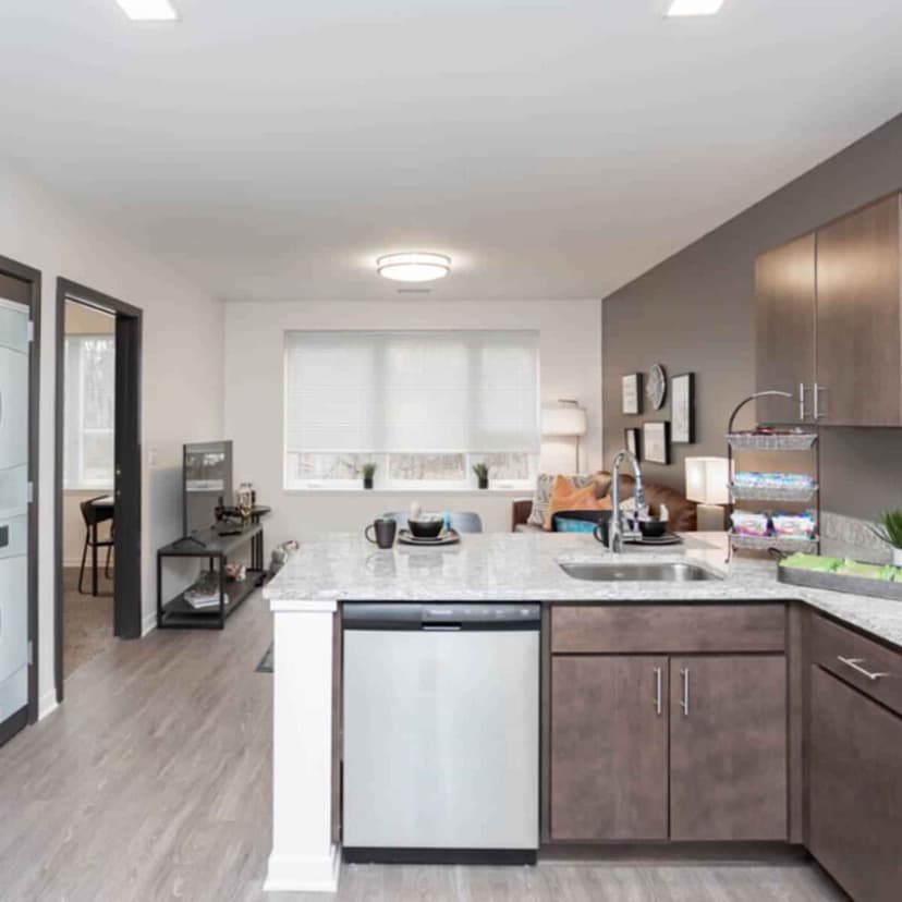 2 Bedroom, 2 Bathroom - Image 5