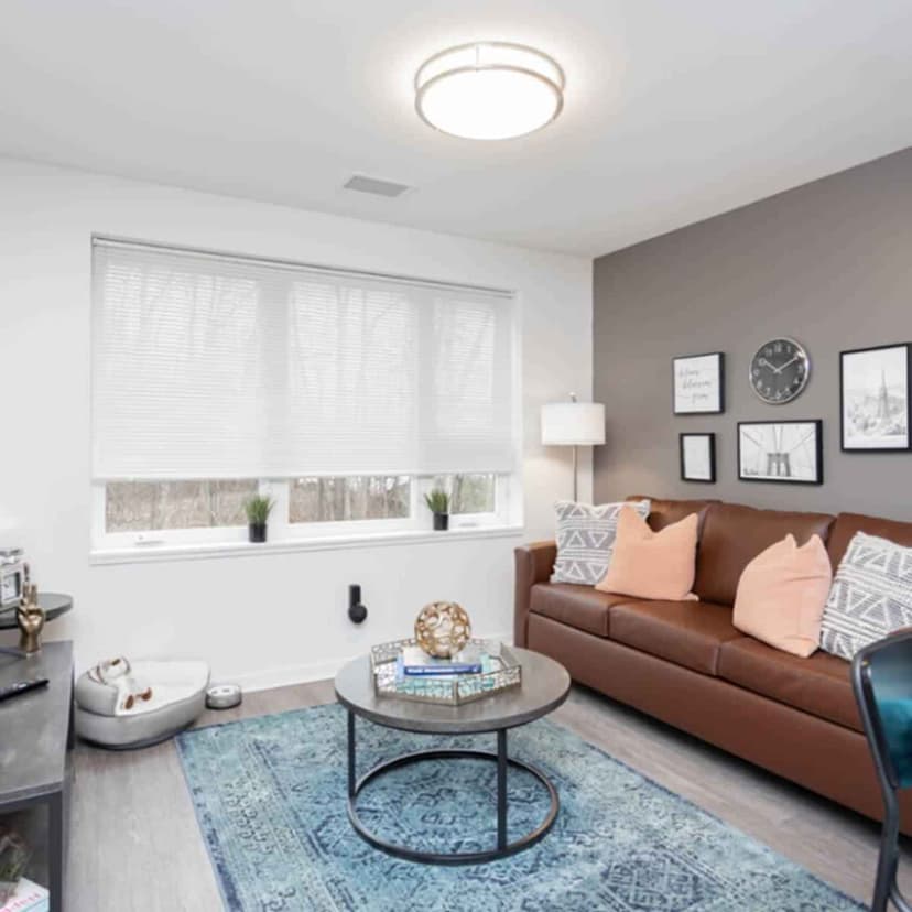 2 Bedroom, 2 Bathroom - Image 2