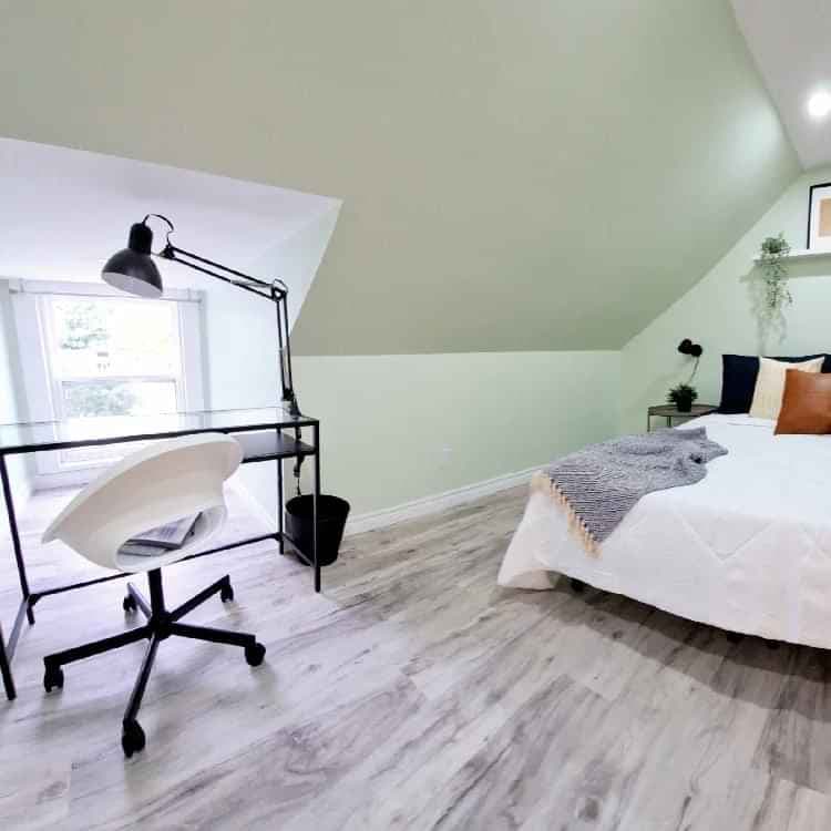  Sparrow Room( 1 Bed 1 Bath ) - Image 2