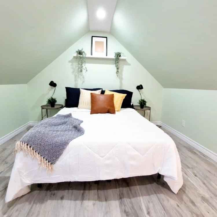  Sparrow Room( 1 Bed 1 Bath ) - Image 1