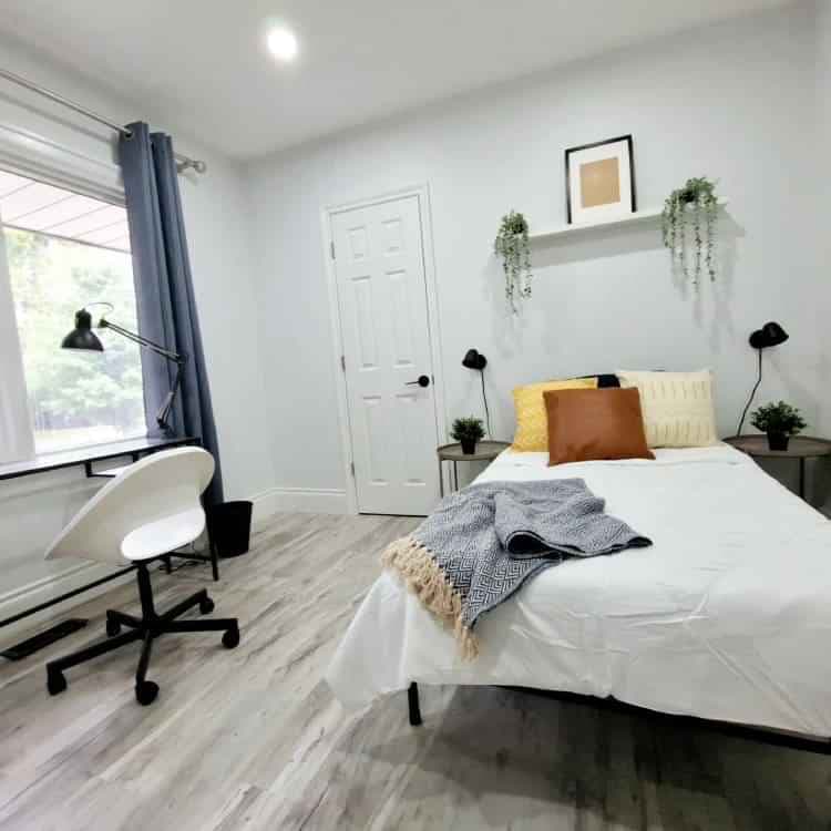 Starling Room( 1 Bed 1 Bath ) - Image 1