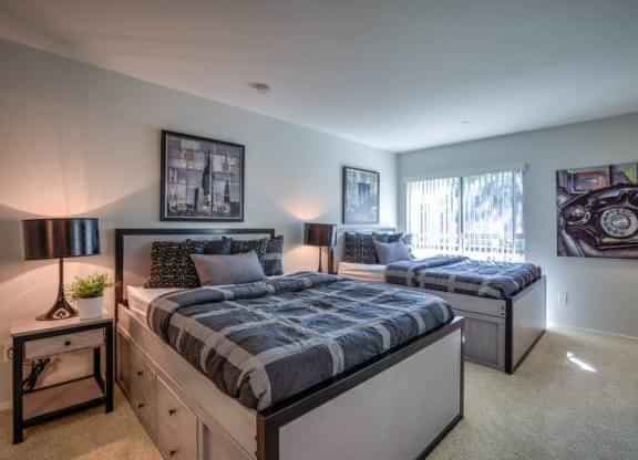 4 Bed 2 Bath - Image 1