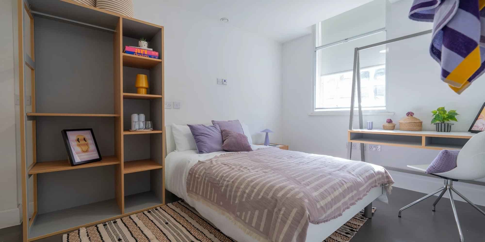 Bedroom Silver (Shared Bathroom) - Image 1