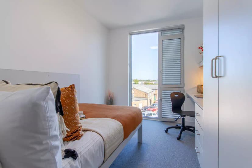 Canalview Ensuite - Image 6