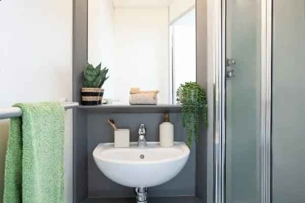 Classic Ensuite - Image 3