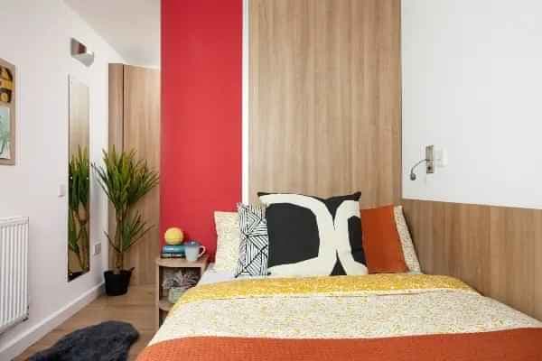Classic Ensuite - Image 1