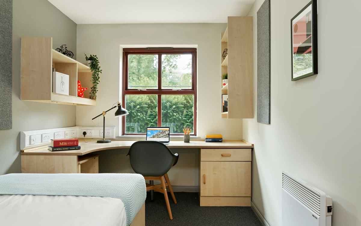 Classic En-suite - Image 1