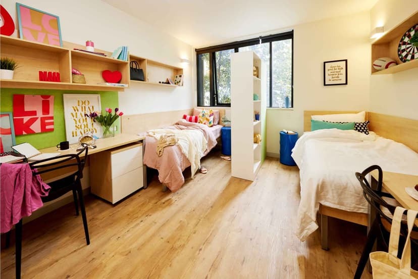 Twin, Single bed, 8 Bed Apartment - Image 8