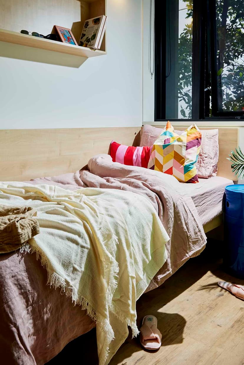 Twin, Single bed, 8 Bed Apartment - Image 11