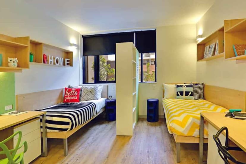 Twin, Single bed, 8 Bed Apartment - Image 1