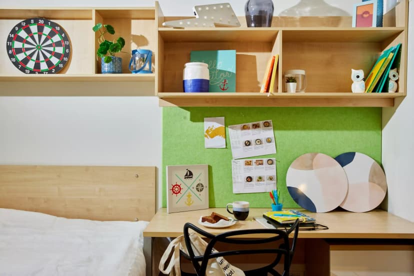 Twin, Single bed, 8 Bed Apartment - Image 3