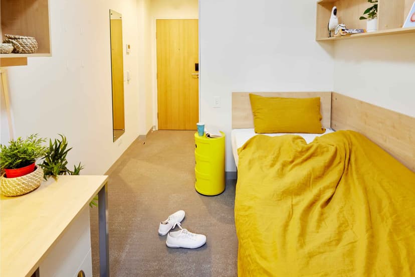 4 Bedroom Ensuite, King Single Bed - Image 1