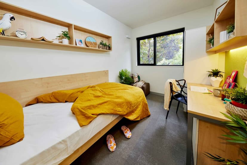 4 Bedroom Ensuite, King Single Bed - Image 5