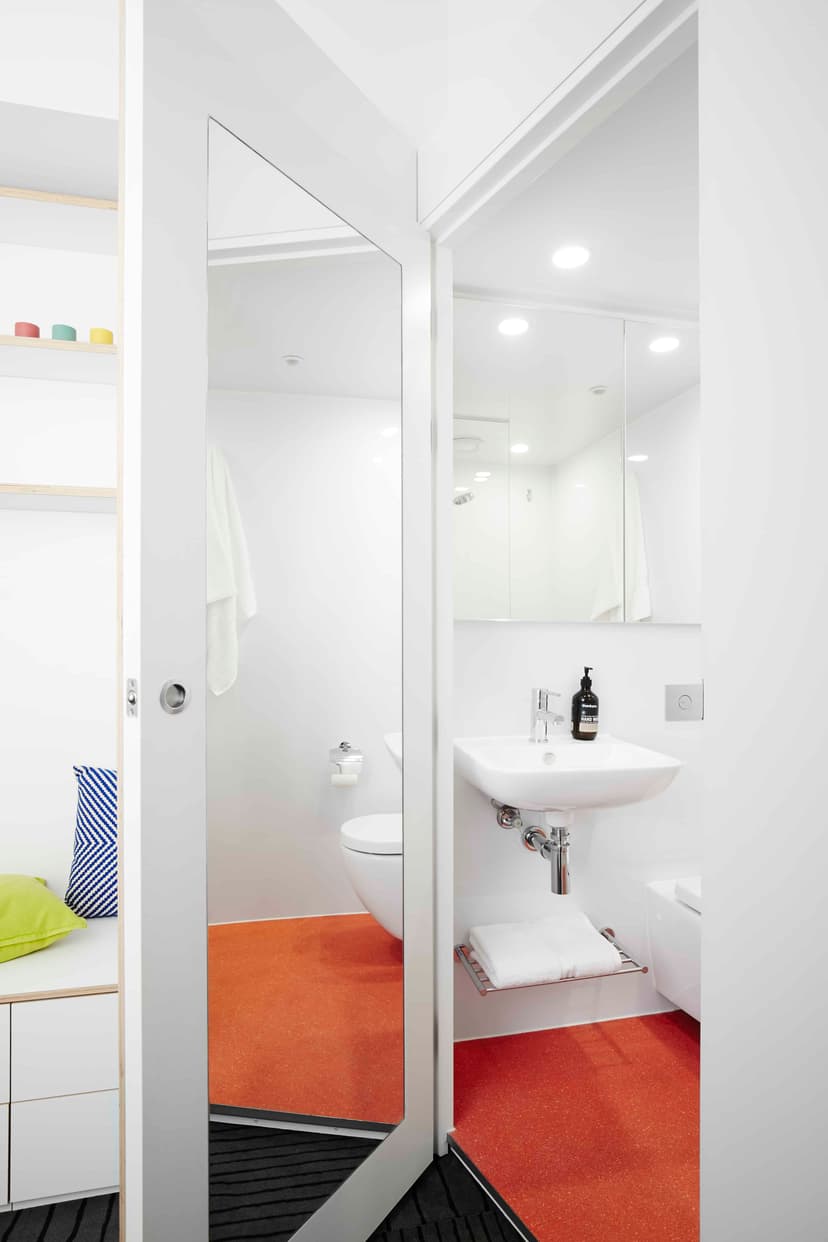 2 Bedroom Shared Bathroom, Double Bed - Image 3