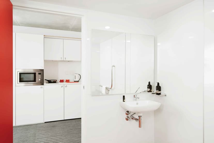 Large Studio, Double Bed - Image 6