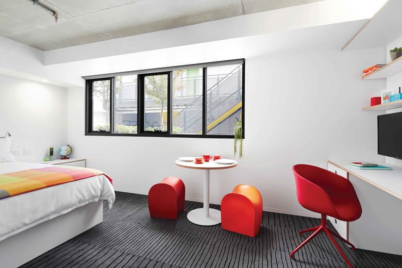 Large Studio, Double Bed - Image 2
