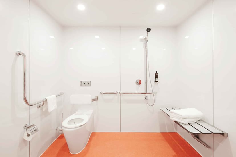 Large Studio, Double Bed - Image 5