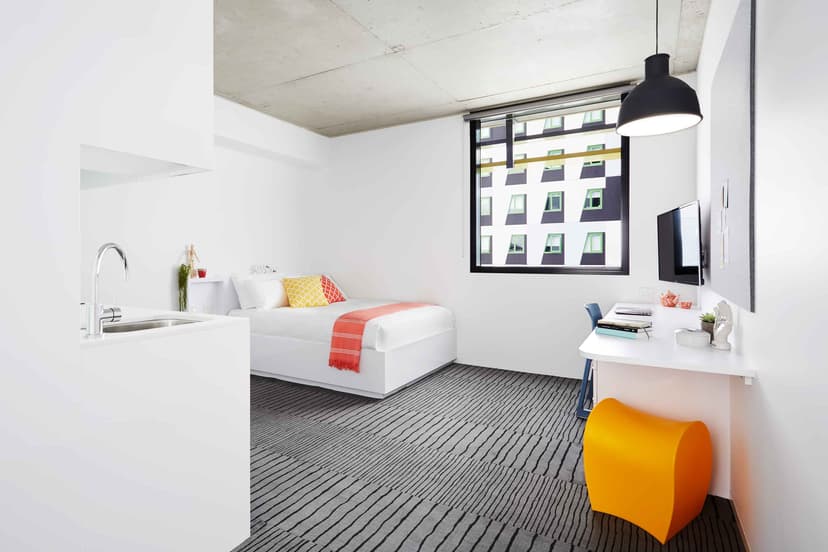 Large Studio, Double Bed, Views - Image 1