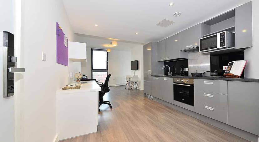 One Bed Apartment - Image 3