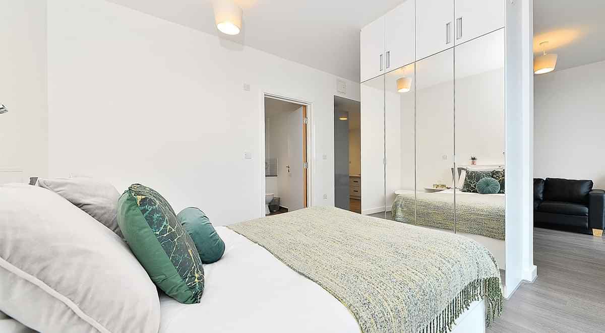 One Bed Apartment - Image 2