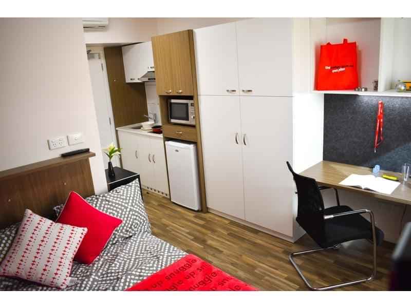 Studio Premium - Image 2