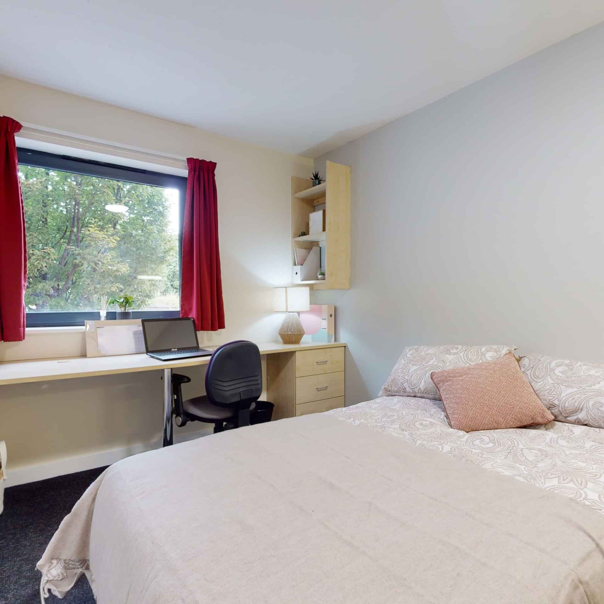 Classic 5 Bed Ensuite - Image 4