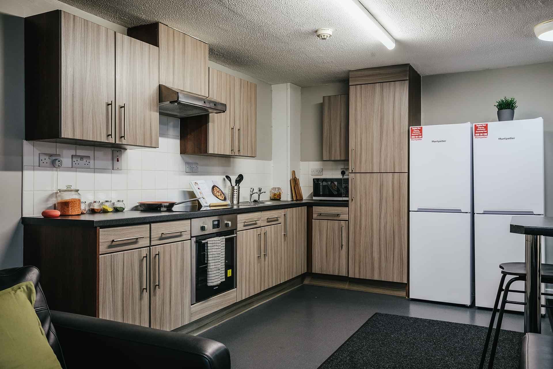 Premium 5 Bed Ensuite - Image 4