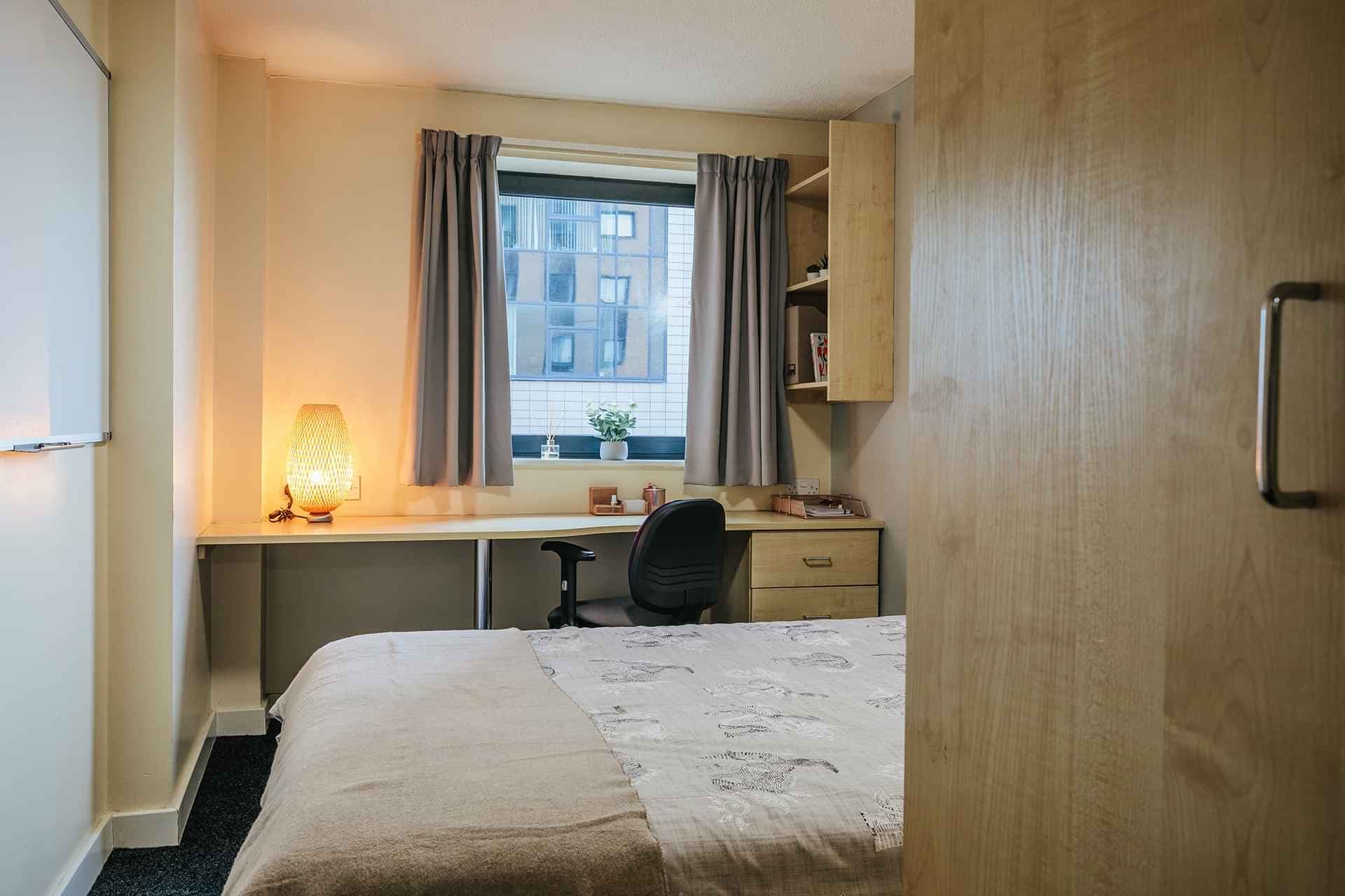 Premium 5 Bed Ensuite - Image 2