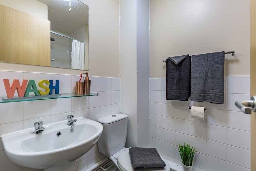 Classic 3 Bed Ensuite  - Image 2