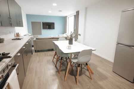 Gold En Suite - Image 3