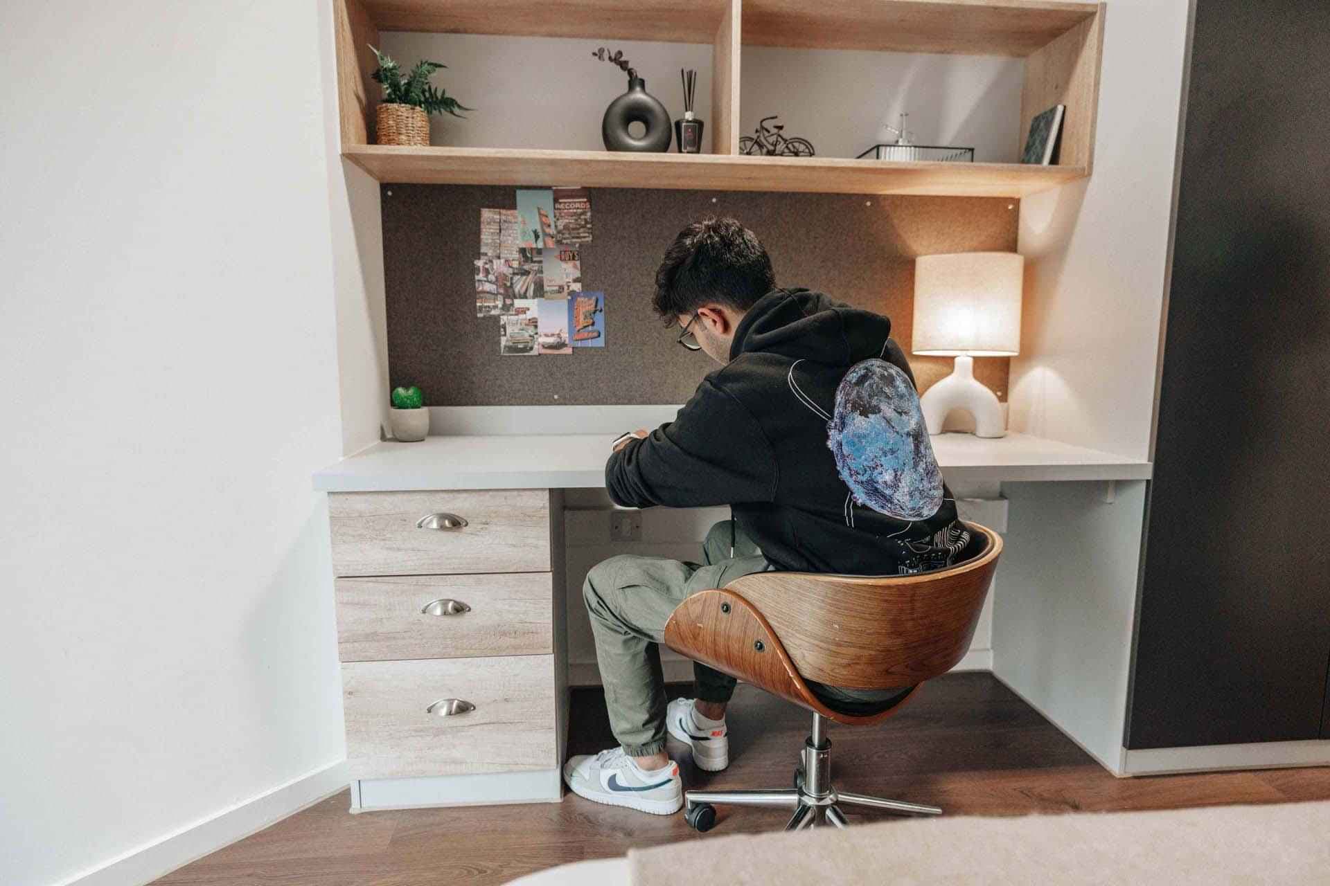 Gold En Suite - Image 11