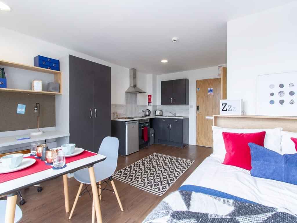 Gold Studio - Image 1