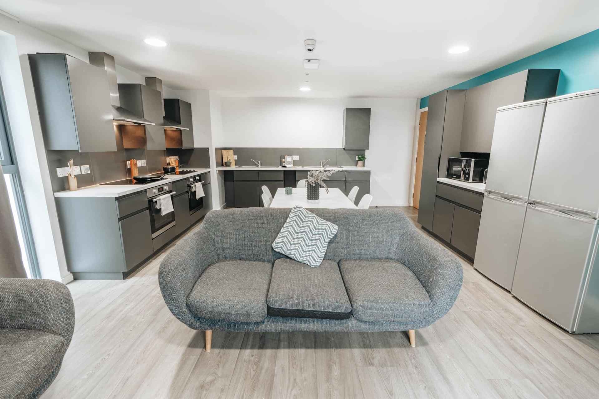 Gold En Suite - Image 9